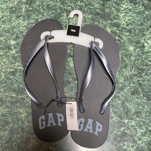 Gap flip flops